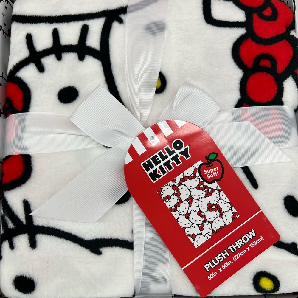Hello kitty plush throw (50 x 60 in)
